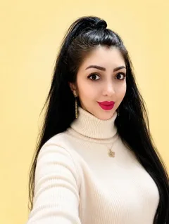 Mina Rahravi, online English 导师