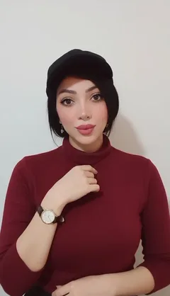 Mina Rahravi, online English 導師