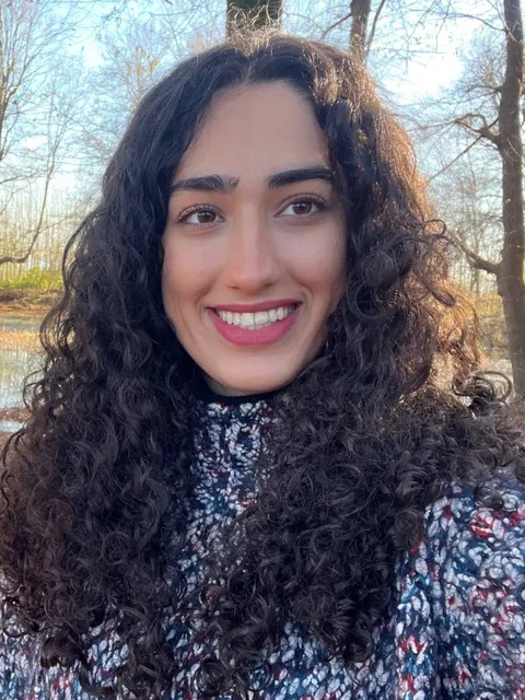 Saina Ravan Gard, online French 講師