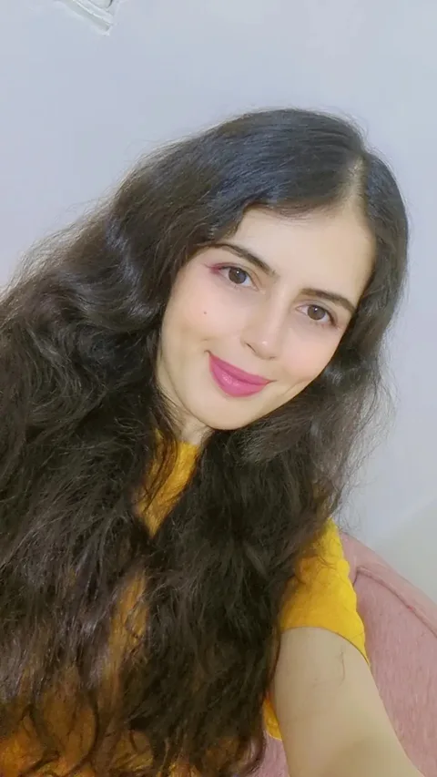 Mina Barakshahi, online English tutor