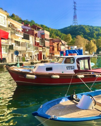 ⛵